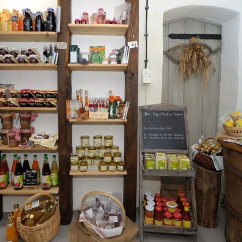 Im Hofladen auf dem Fastenhof
