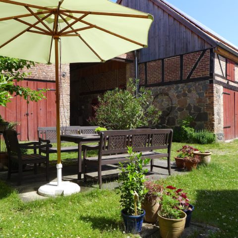 Sitzmöglichkeiten auf dem Kossätenhof der Familie Behm