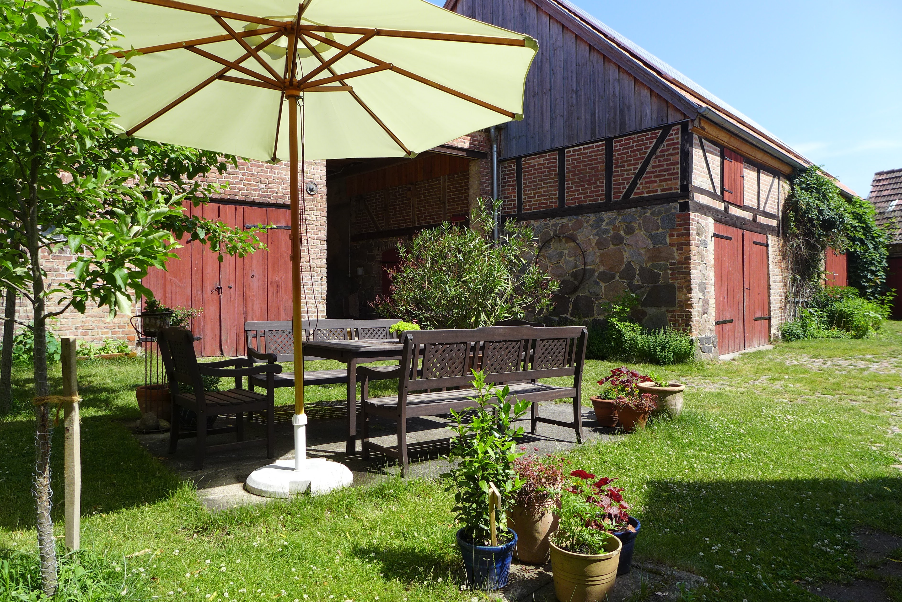 Sitzmöglichkeiten auf dem Kossätenhof der Familie Behm