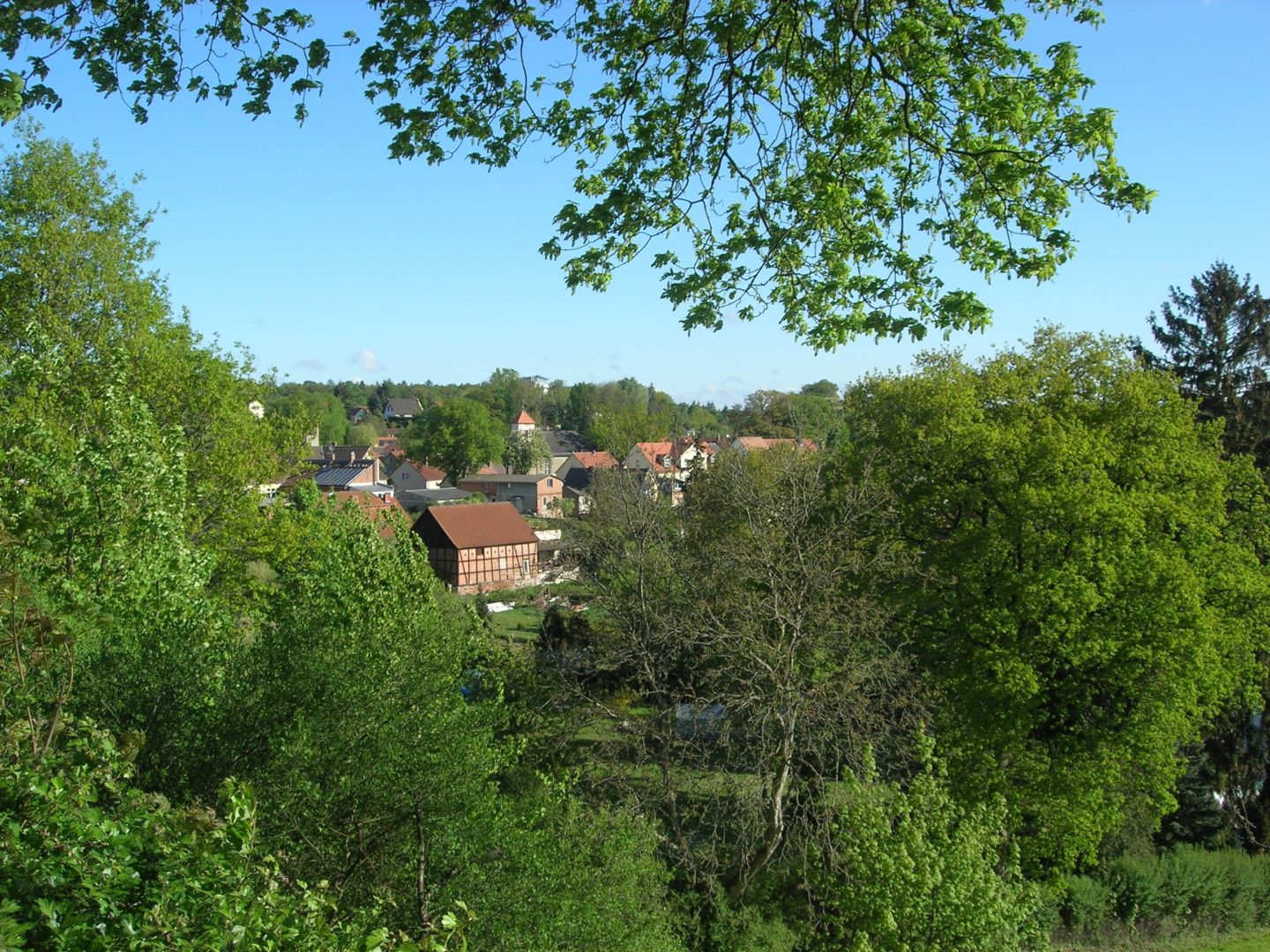 Blick auf den Fastenhof - Anfahrt zum Flecken Zechlin